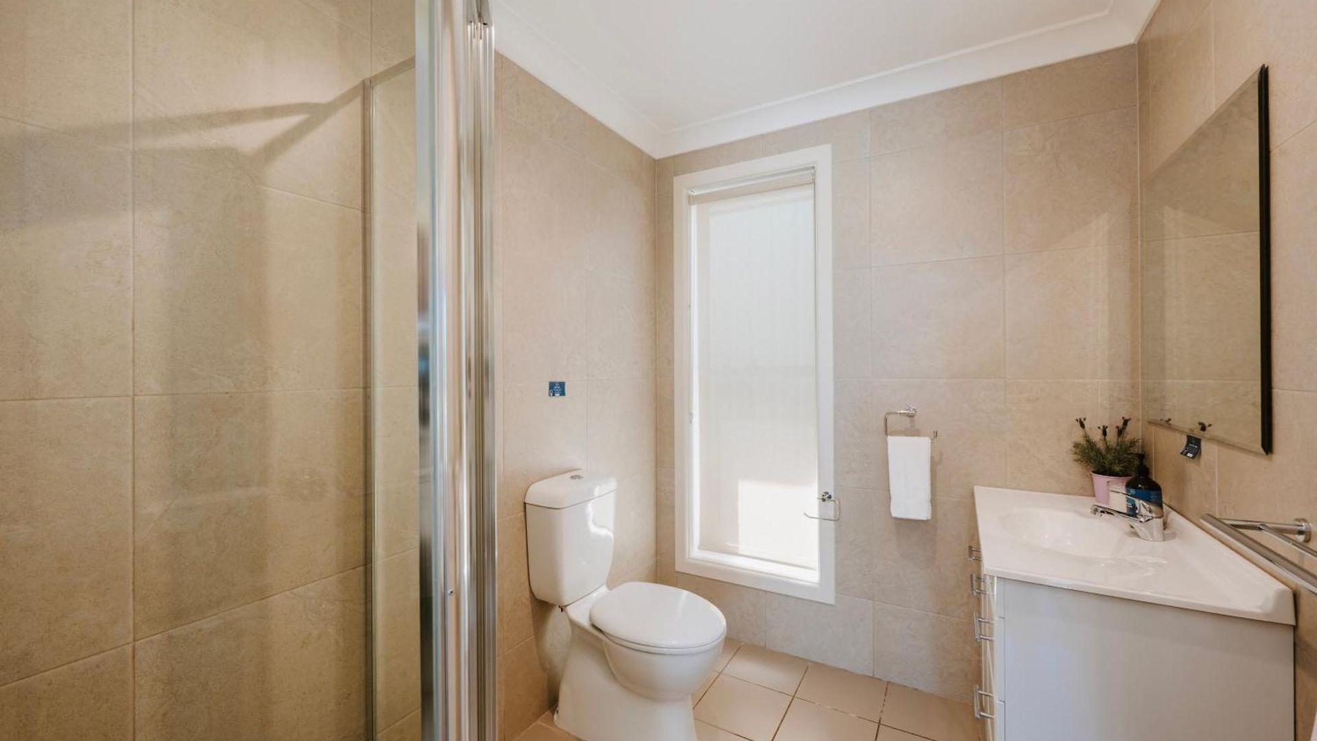 Allambie - Poolside Elegance In Countryside