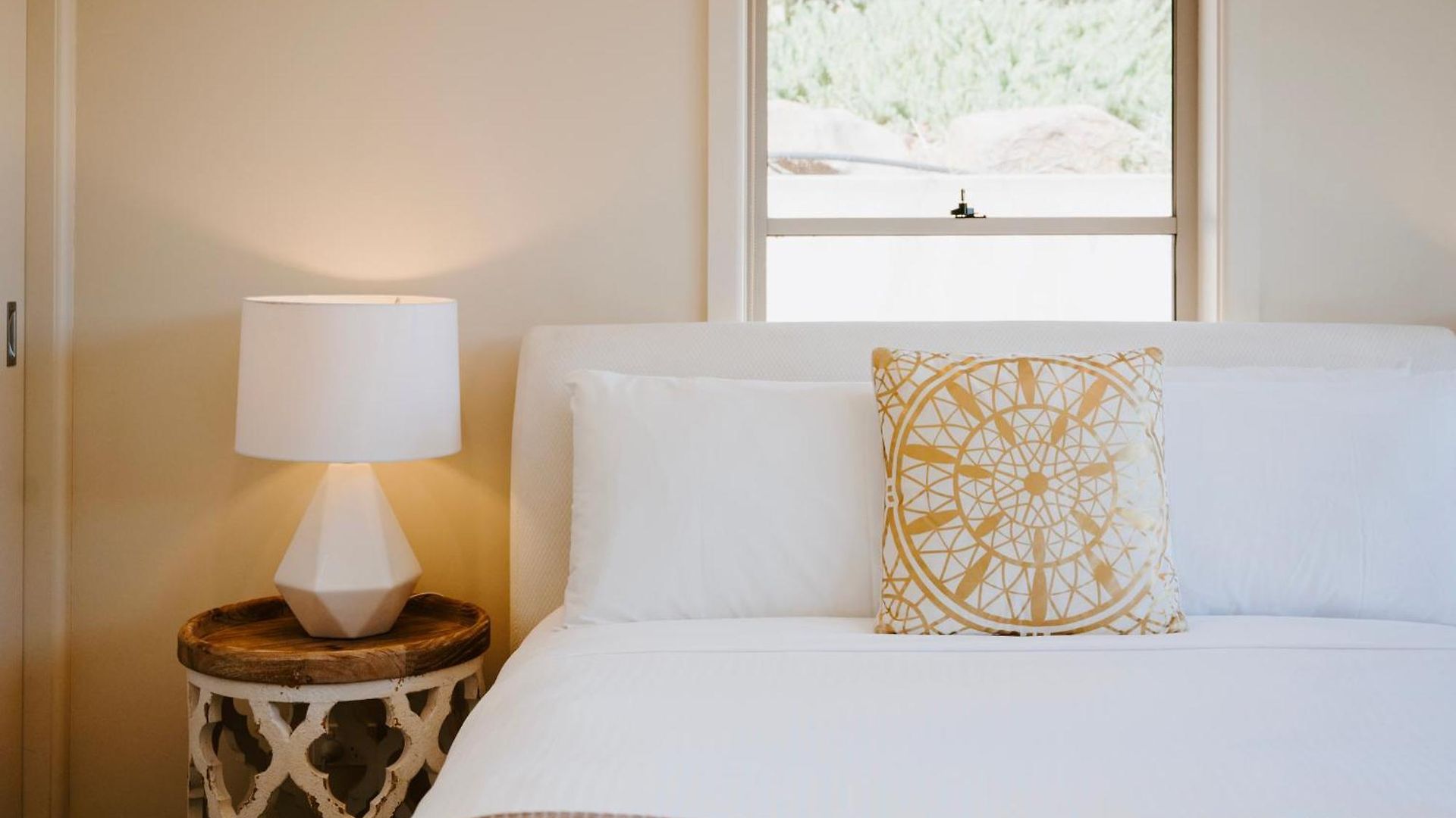 Allambie - Poolside Elegance In Countryside