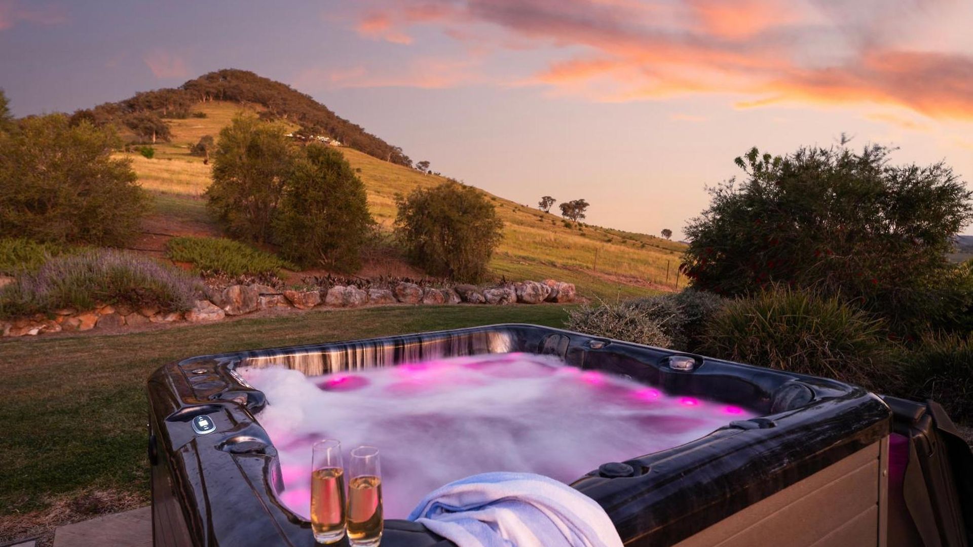 Holiday home Allambie - Poolside Elegance In Countryside *