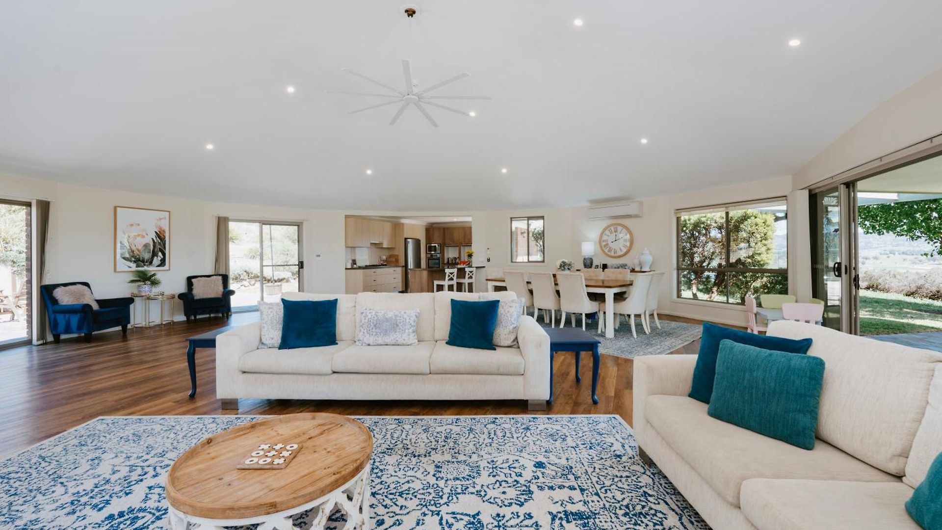 Allambie - Poolside Elegance In Countryside