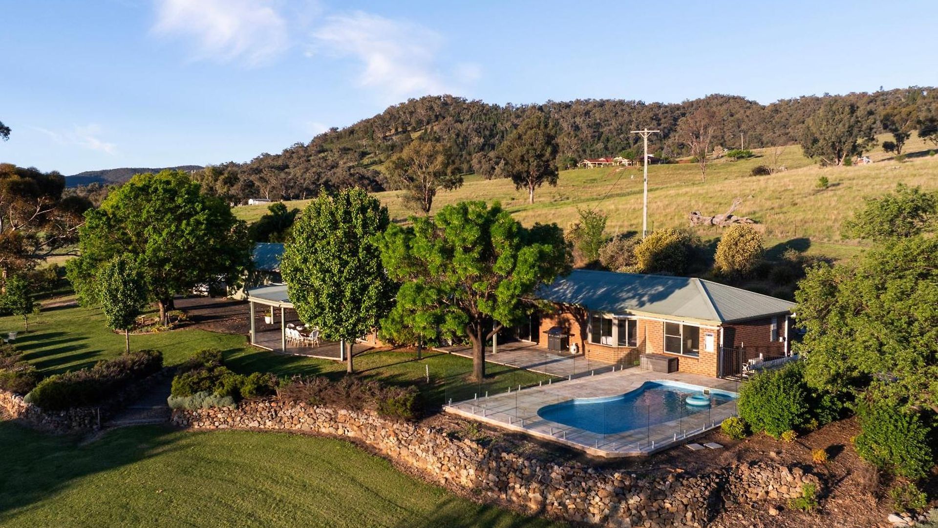 Allambie - Poolside Elegance In Countryside Holiday home *