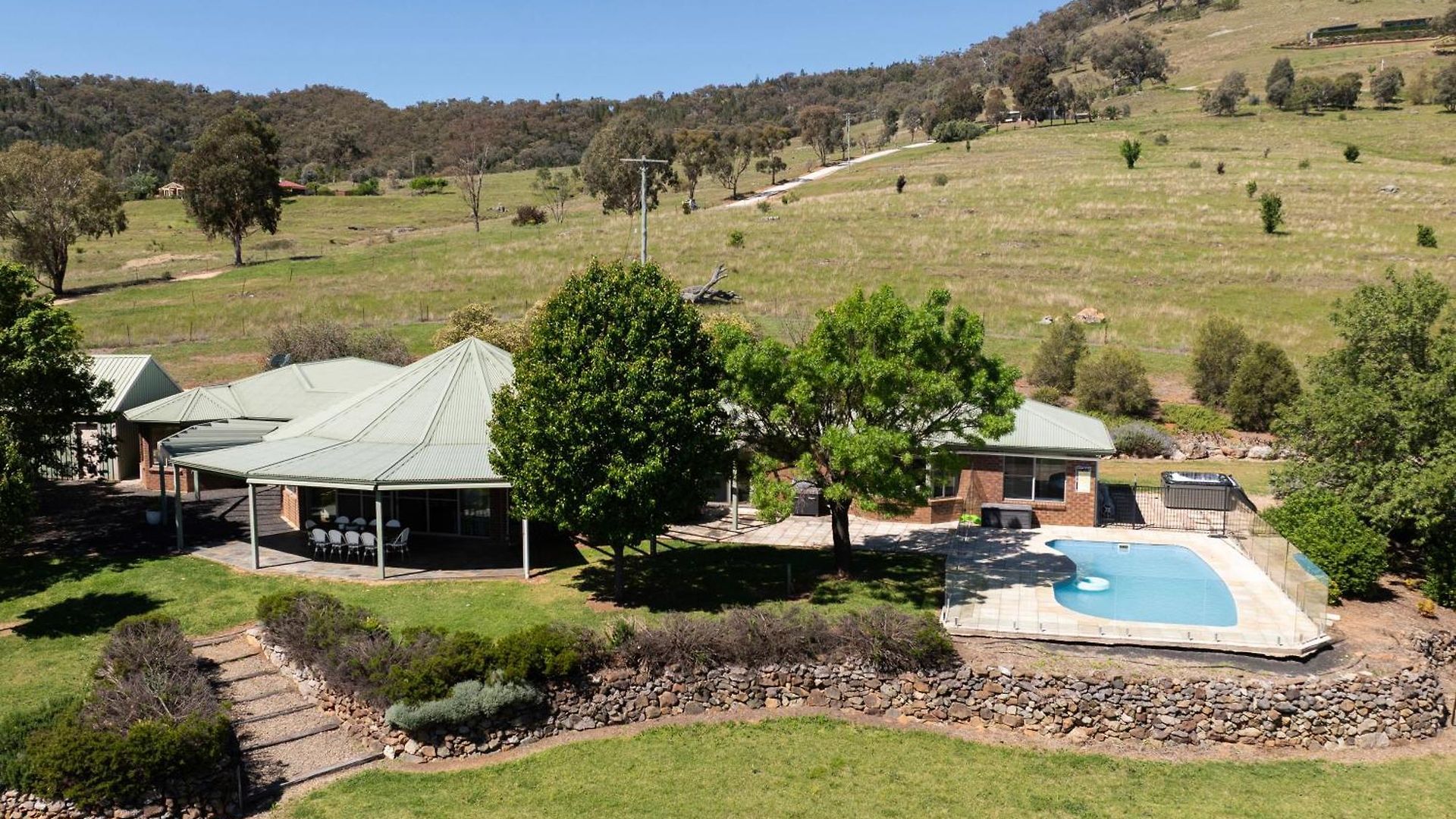 Allambie - Poolside Elegance In Countryside Holiday home *