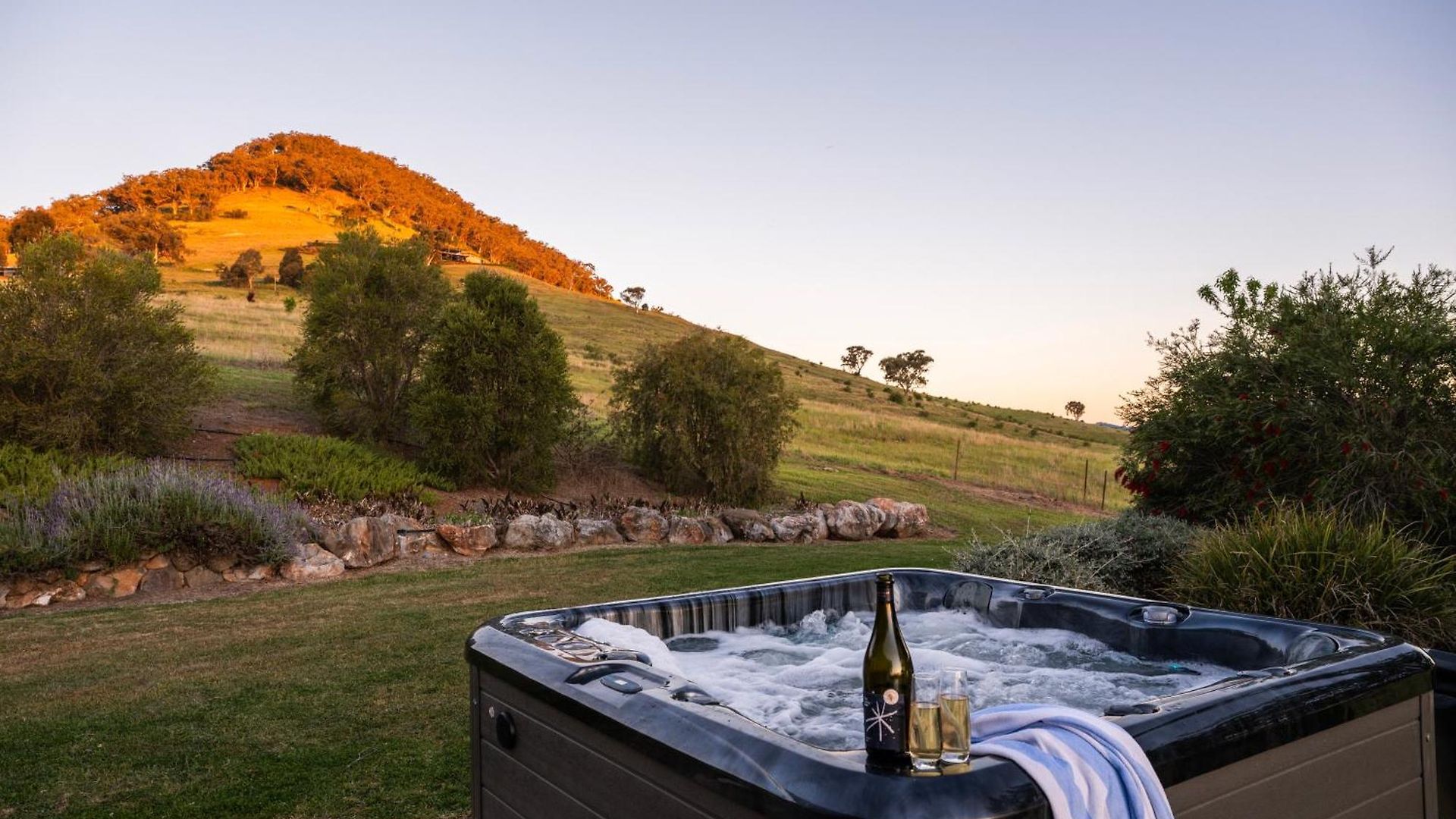 Allambie - Poolside Elegance In Countryside Mudgee