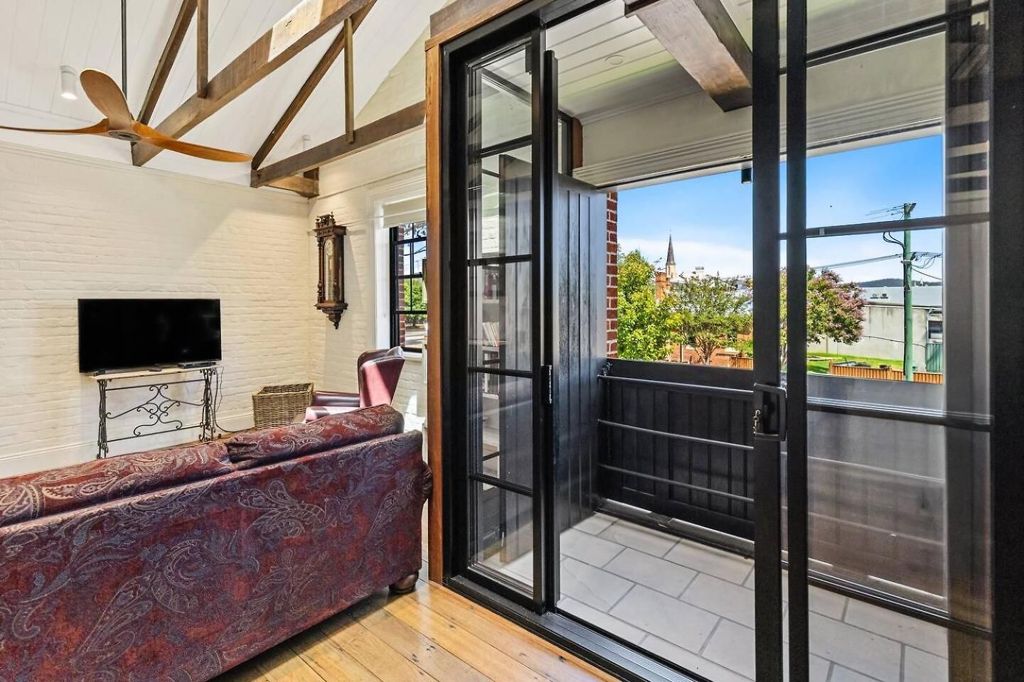 The Warehouse - Heritage Elegance In Holiday home Mudgee