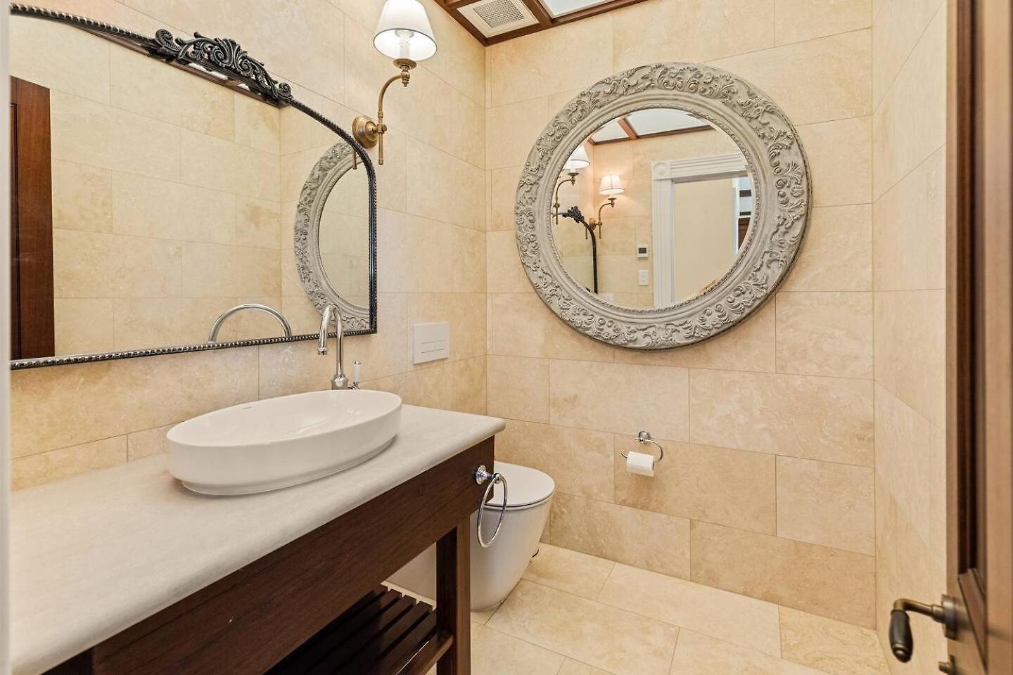 The Warehouse - Heritage Elegance In Holiday home
