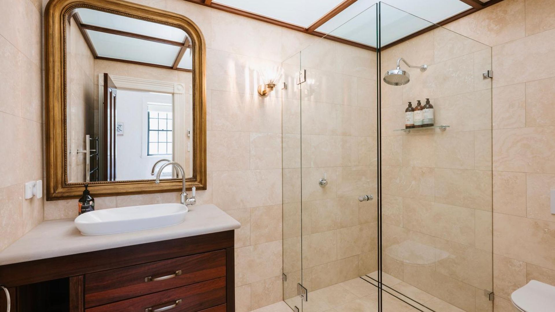 The Warehouse - Heritage Elegance In Holiday home