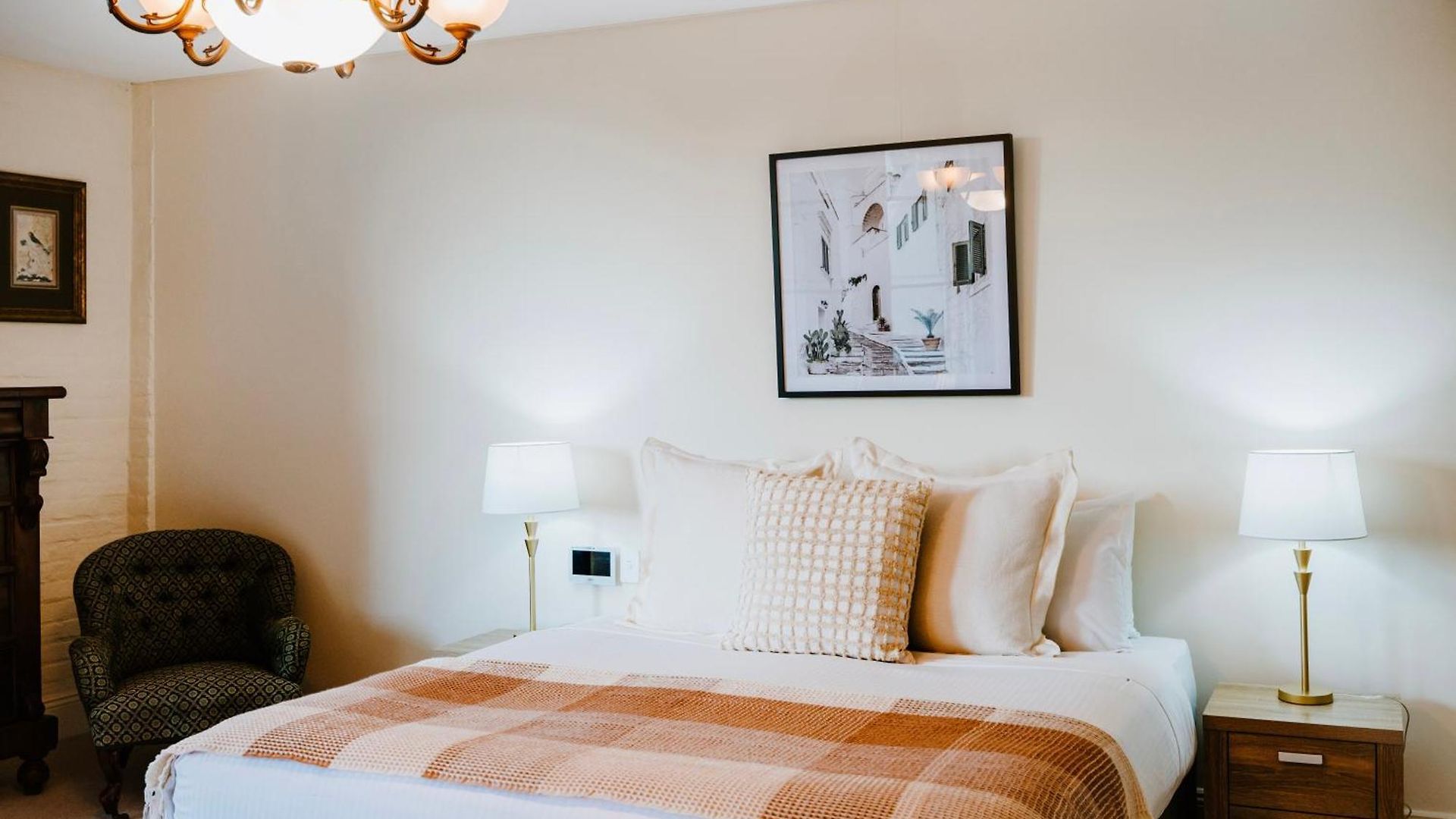 The Warehouse - Heritage Elegance In Holiday home Mudgee