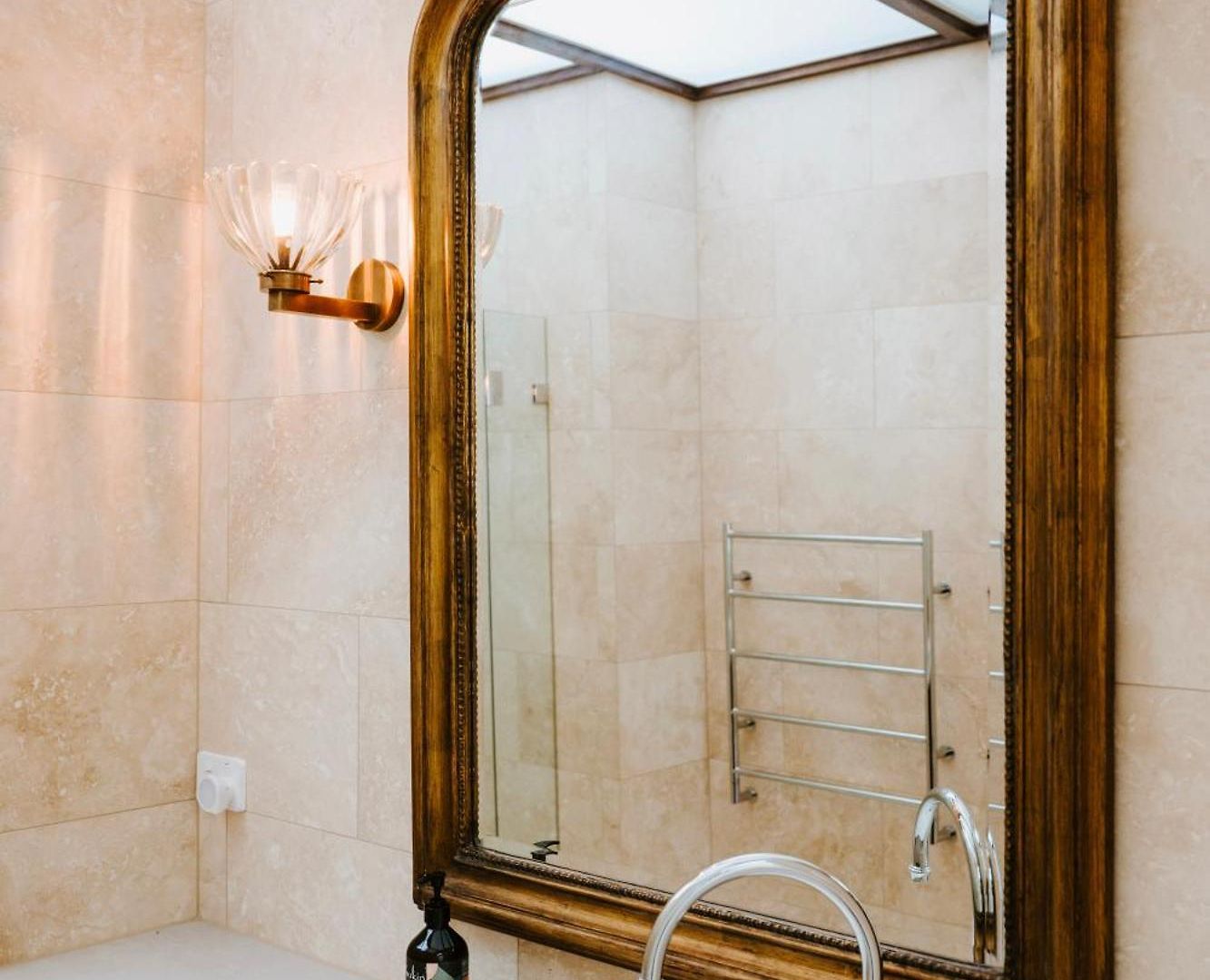 The Warehouse - Heritage Elegance In Holiday home
