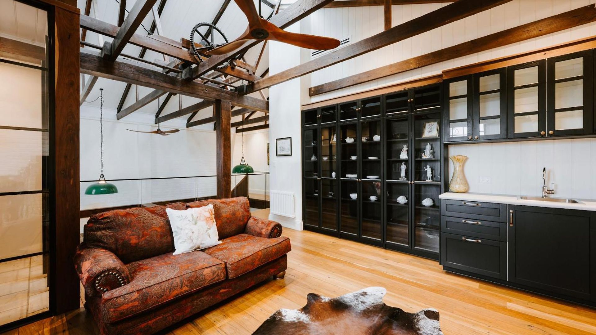 The Warehouse - Heritage Elegance In Holiday home