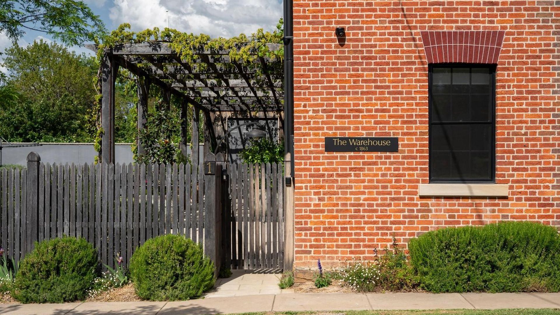 The Warehouse - Heritage Elegance In Holiday home *
