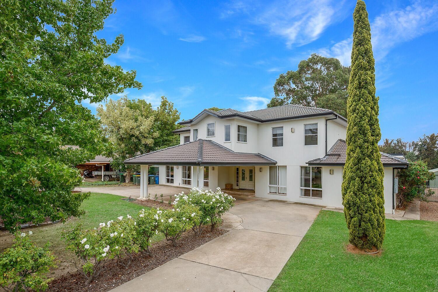 Country Grandeur At Elegant Group Getaway