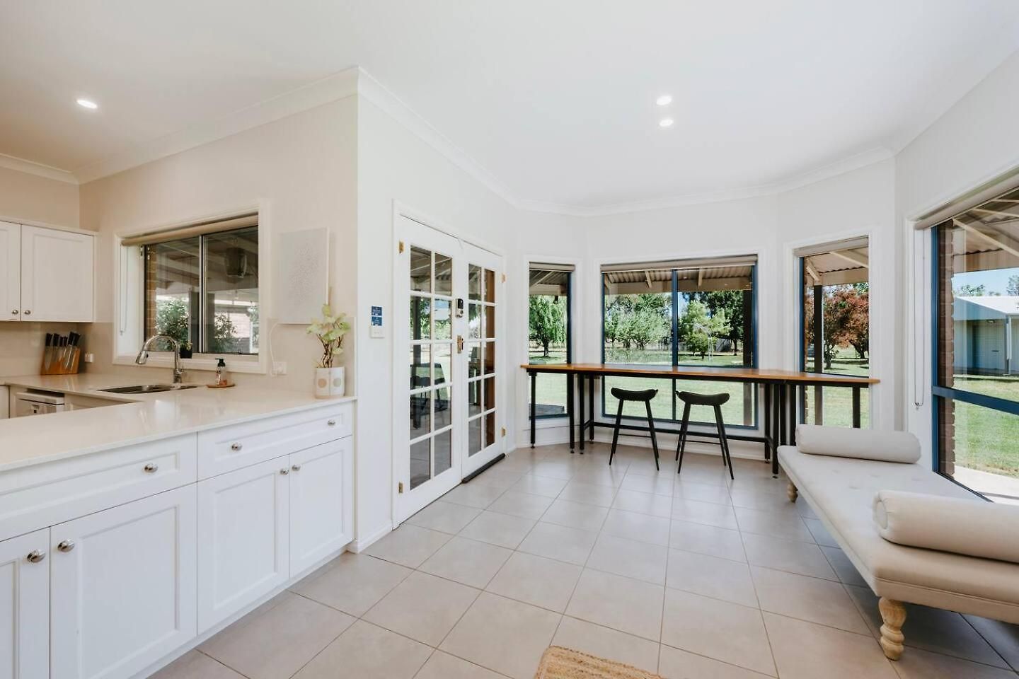 Tilia Estate - Wine Country Haven With Games Holiday home *