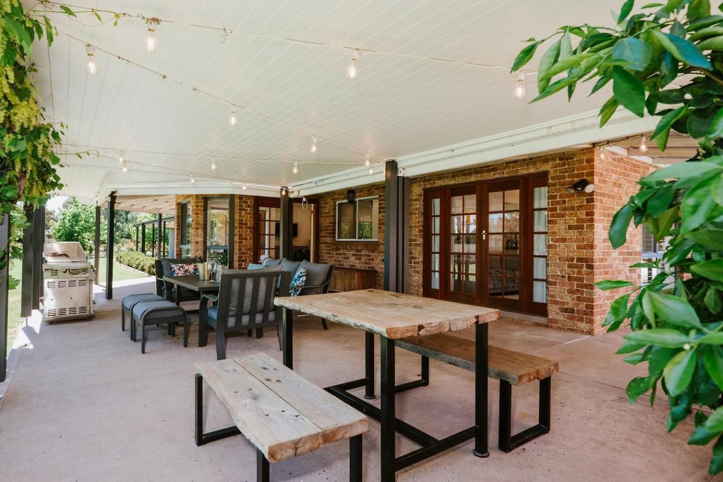 Tilia Estate - Wine Country Haven With Games Holiday home