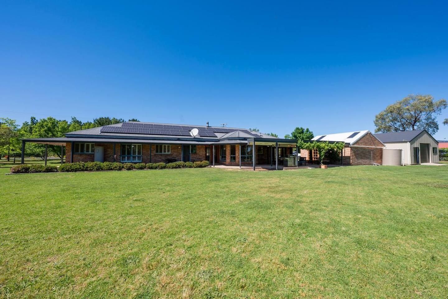 Holiday home Tilia Estate - Wine Country Haven With Games