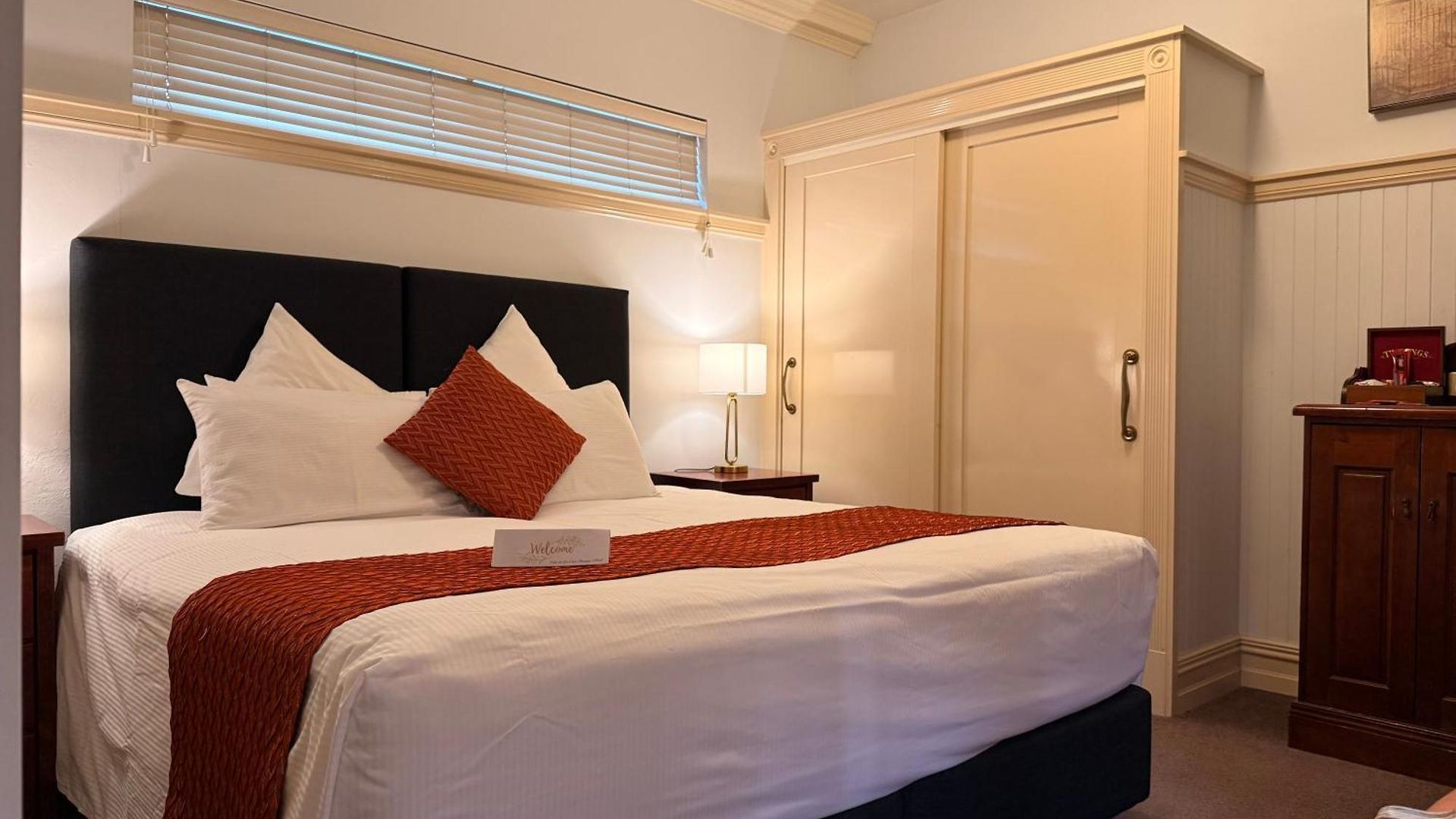 Cobb & Co Court Boutique Mudgee