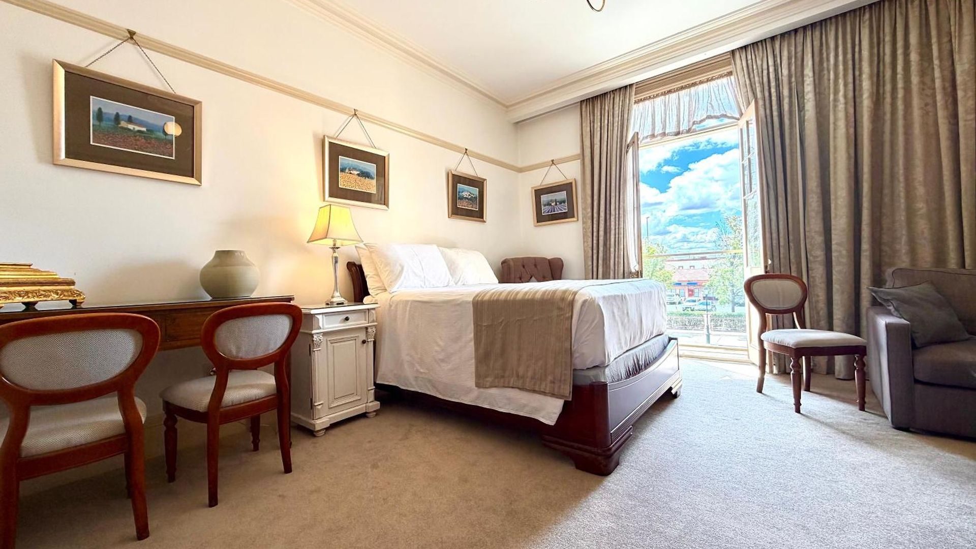 Cobb & Co Court Boutique Hotel 4*