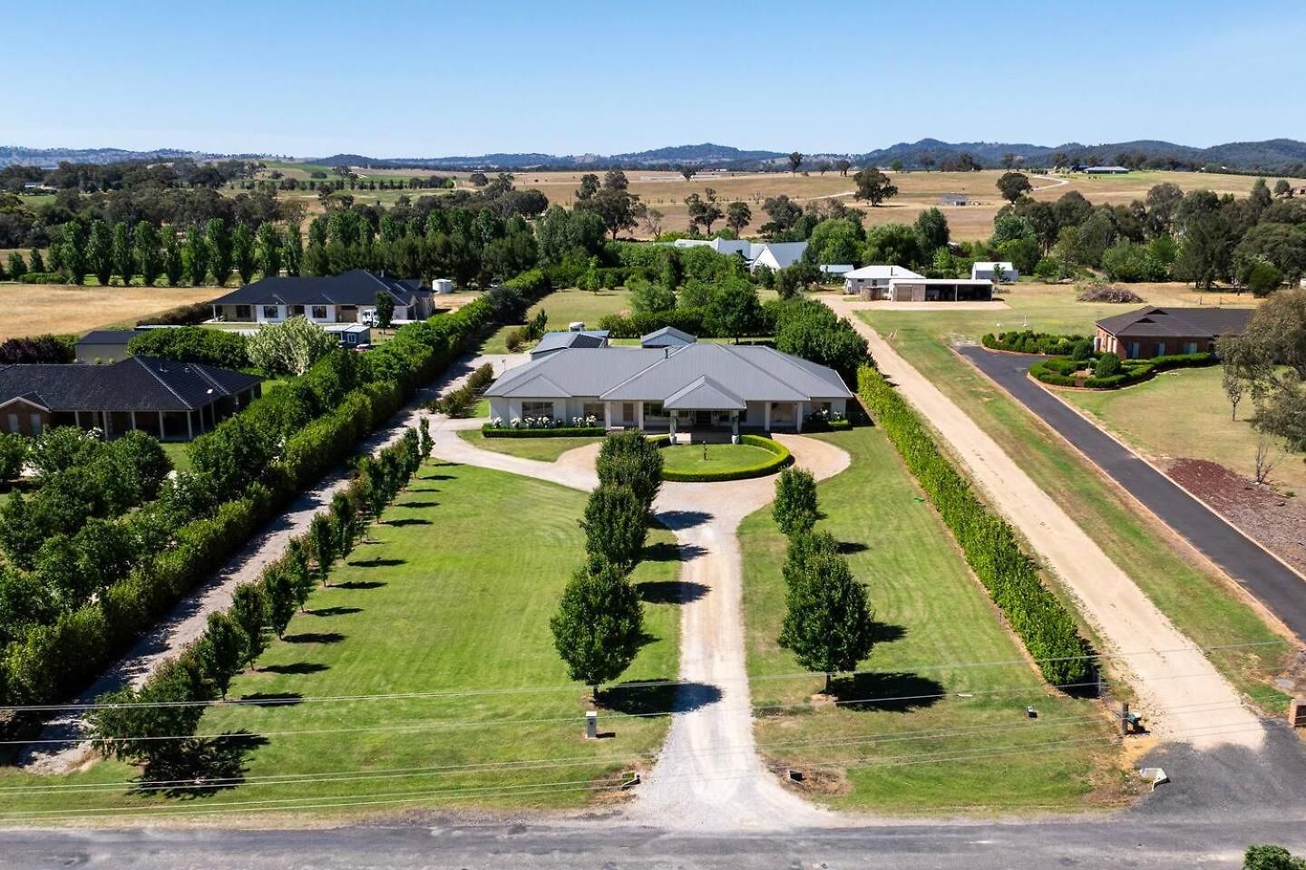 Putta Bucca Manor - Poised Poolside Country Living Holiday home