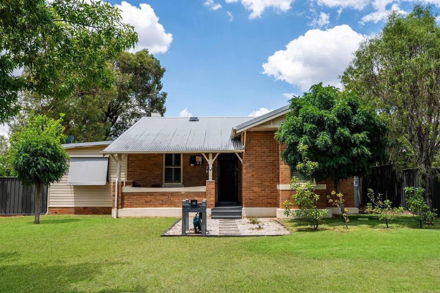 Holiday home Ironbark Oasis - Serene Poolside Haven By Cbd