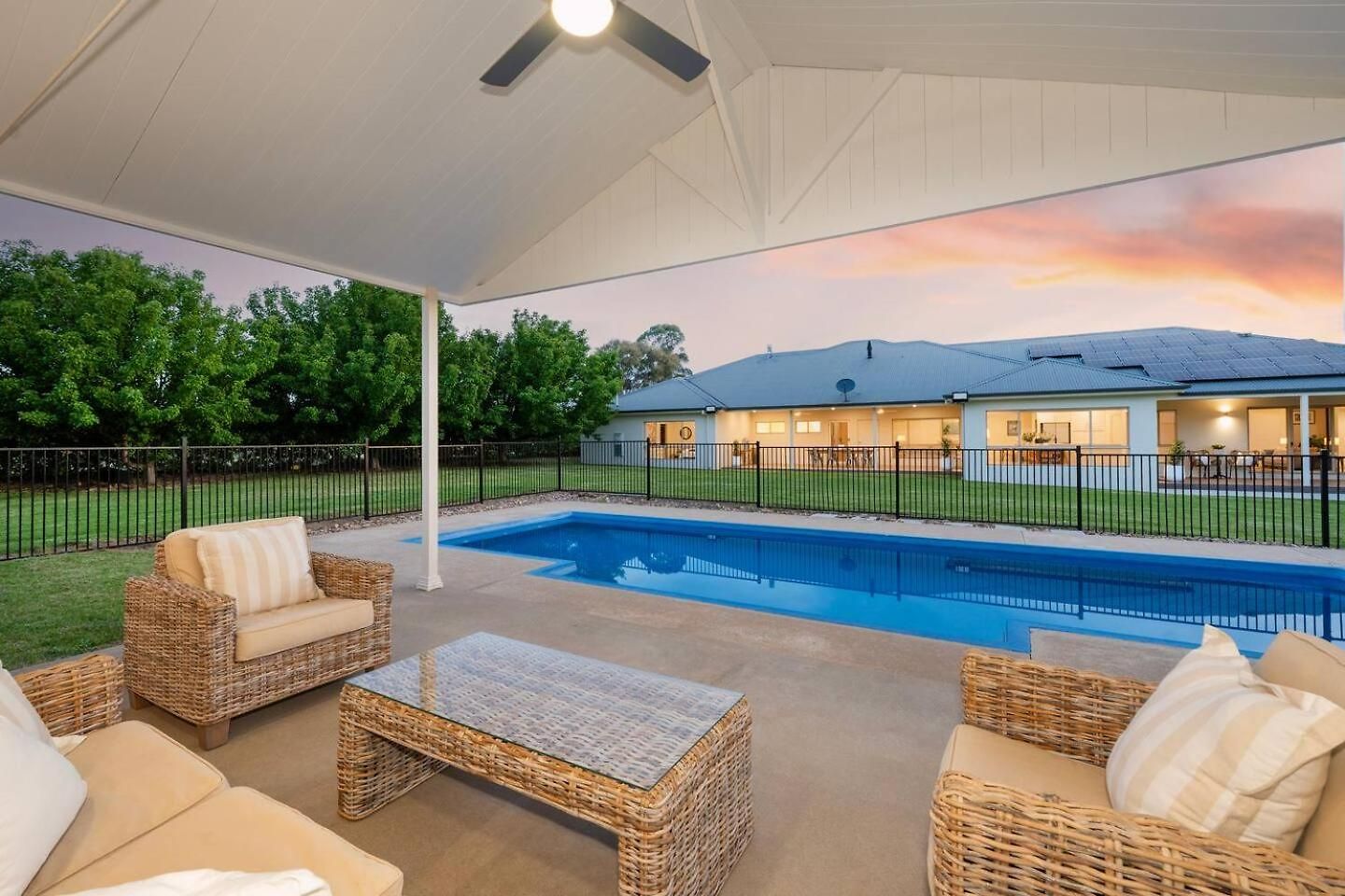 Putta Bucca Manor - Poised Poolside Country Living Holiday home Mudgee