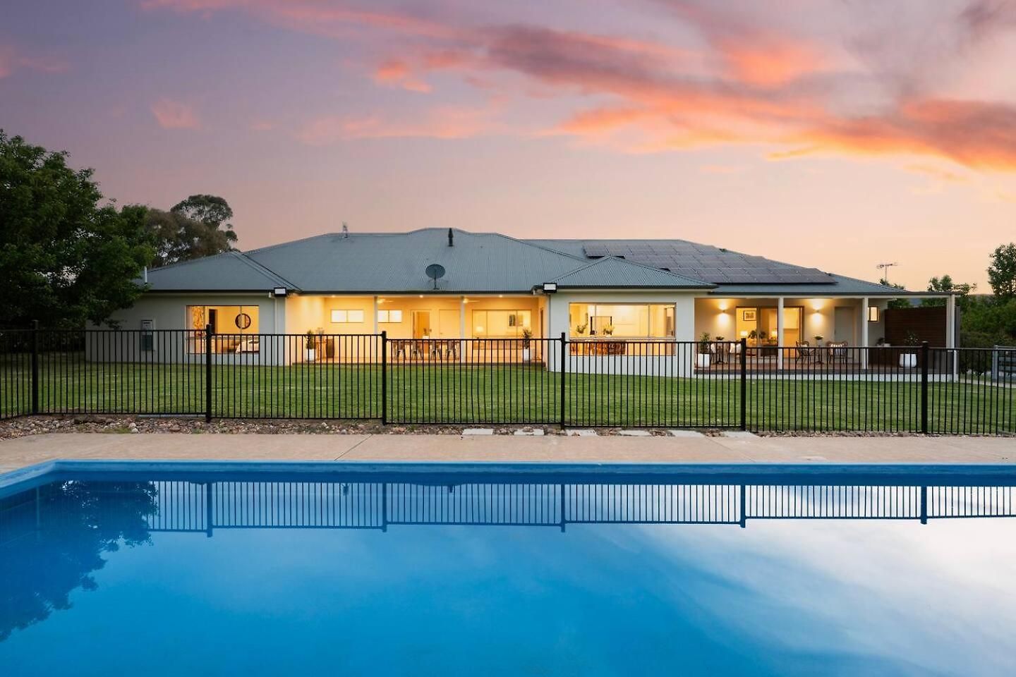 Putta Bucca Manor - Poised Poolside Country Living Holiday home Mudgee