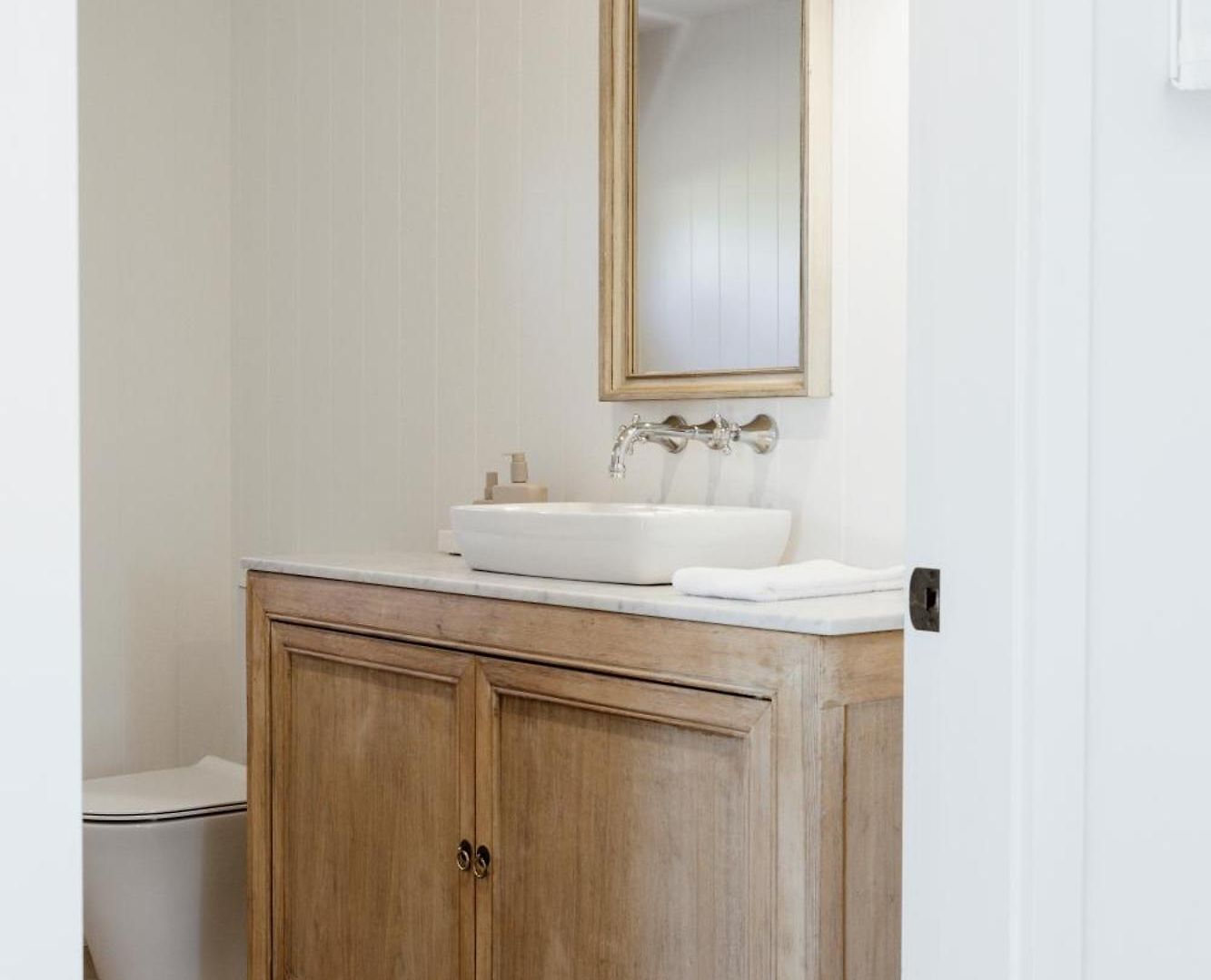 Holiday home Airdrie - Storybook Country Charm