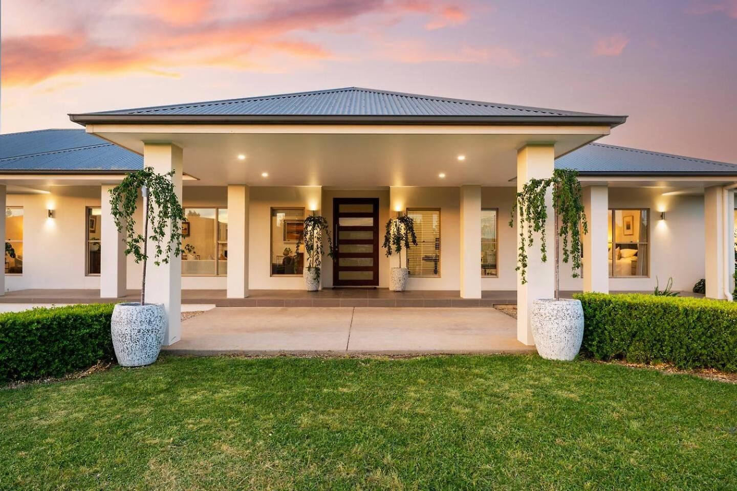 Putta Bucca Manor - Poised Poolside Country Living Holiday home *