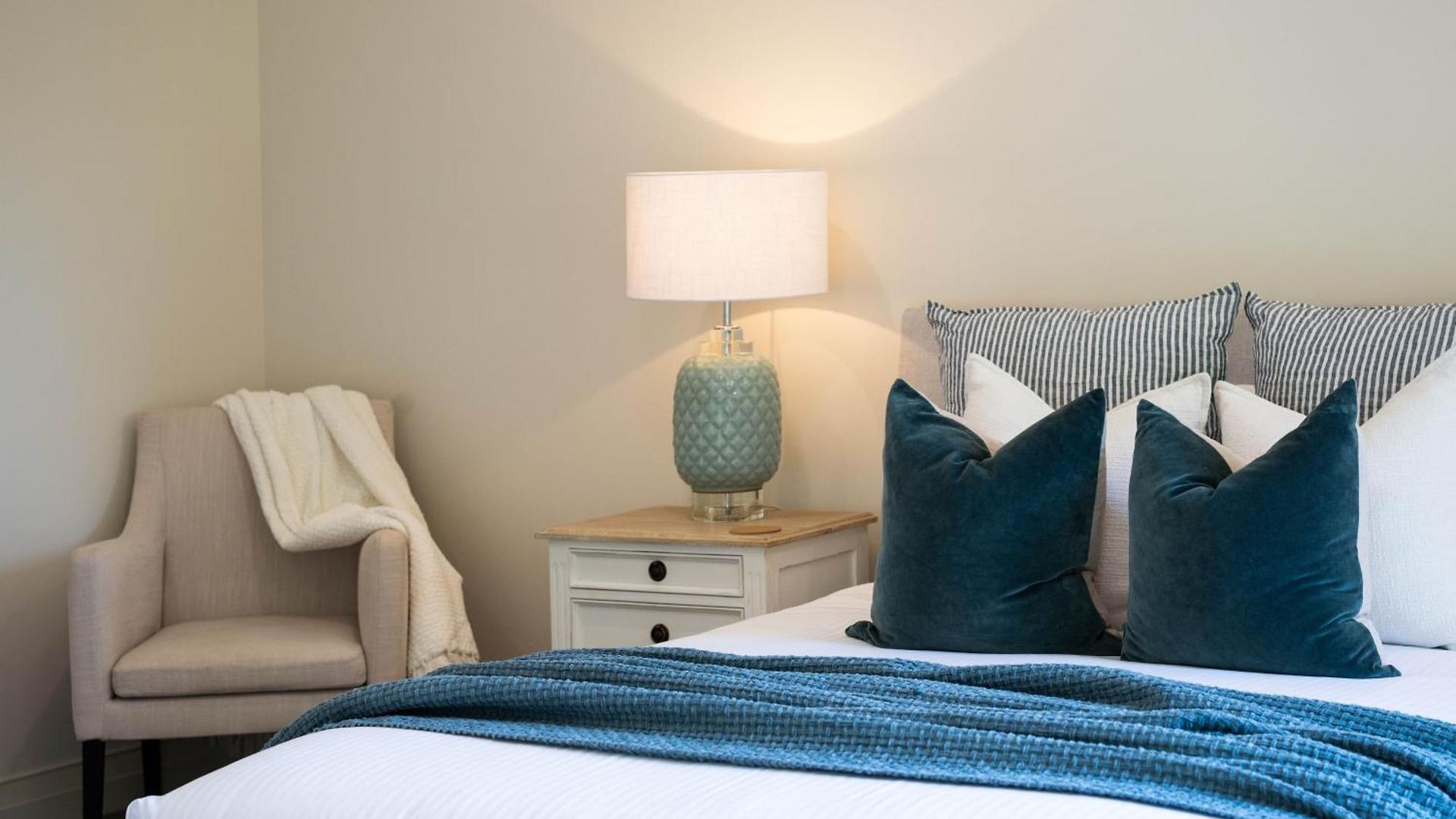 Putta Bucca Manor - Poised Poolside Country Living Holiday home *