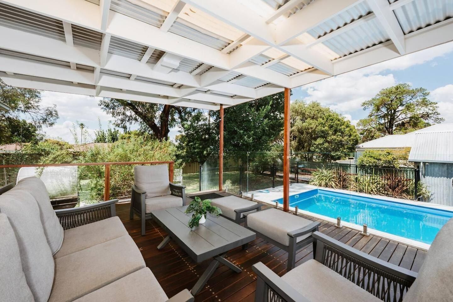 Ironbark Oasis - Serene Poolside Haven By Cbd Holiday home *