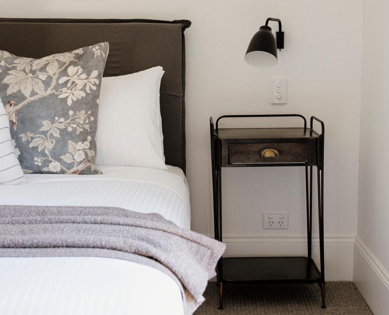 Airdrie - Storybook Country Charm * Mudgee