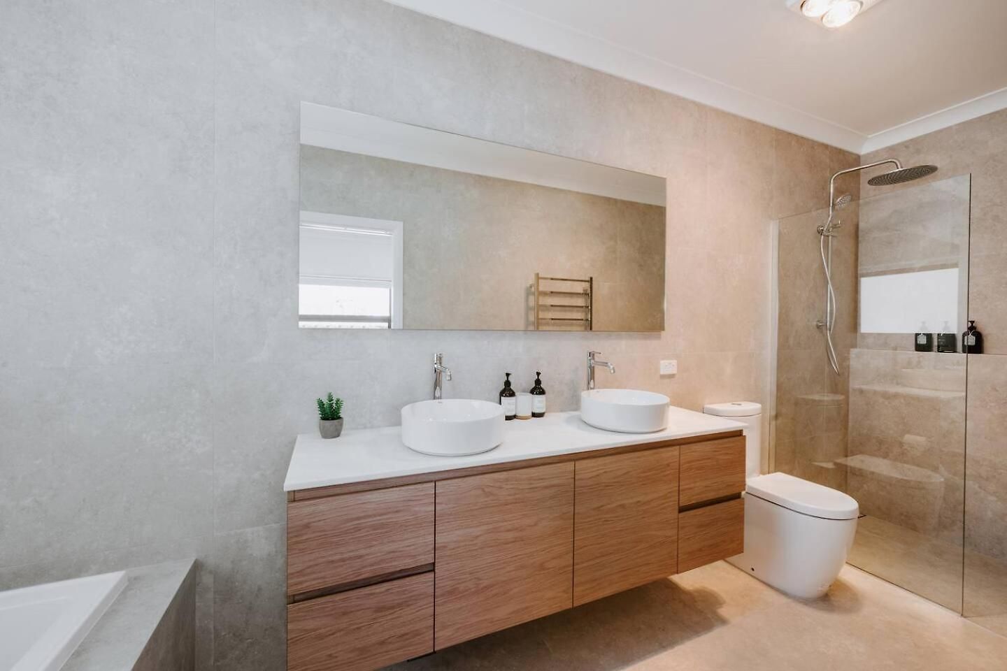 Petit Verdot - A Luxe Wine Retreat Villa
