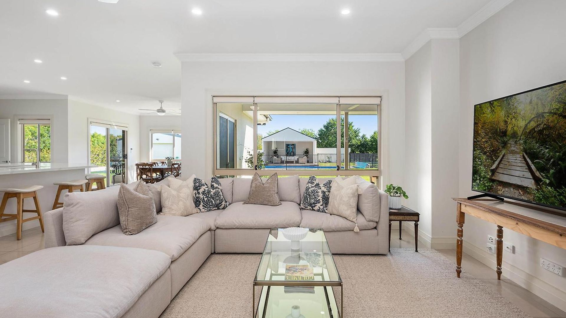 Putta Bucca Manor - Poised Poolside Country Living