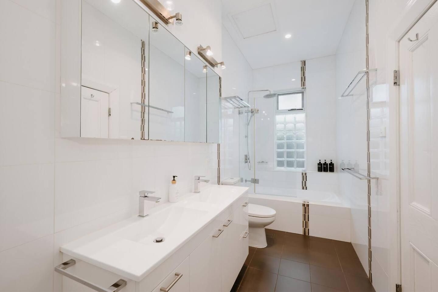 Ironbark Oasis - Serene Poolside Haven By Cbd Holiday home *