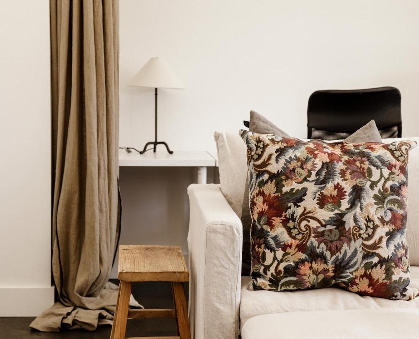 Airdrie - Storybook Country Charm Holiday home