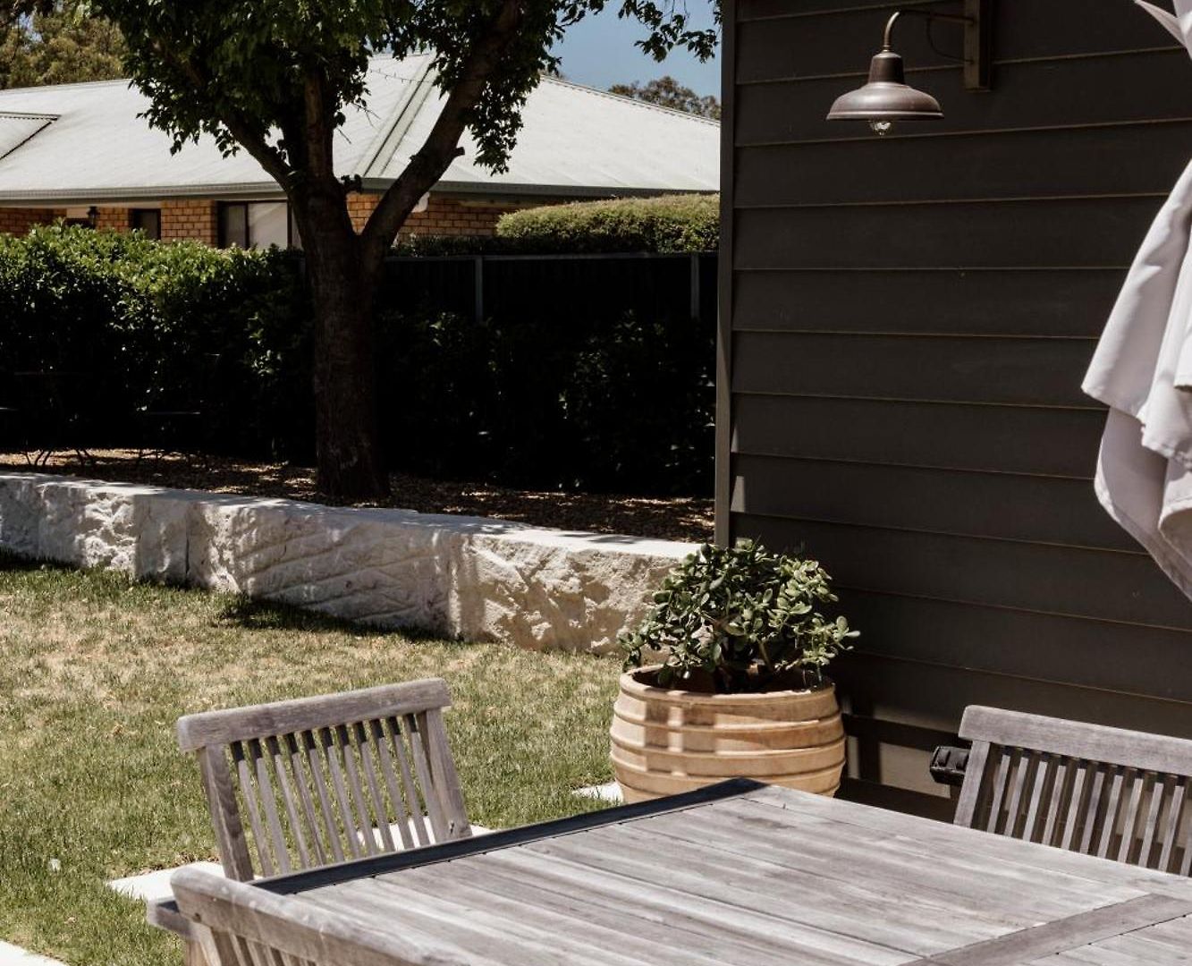 Airdrie - Storybook Country Charm Holiday home *