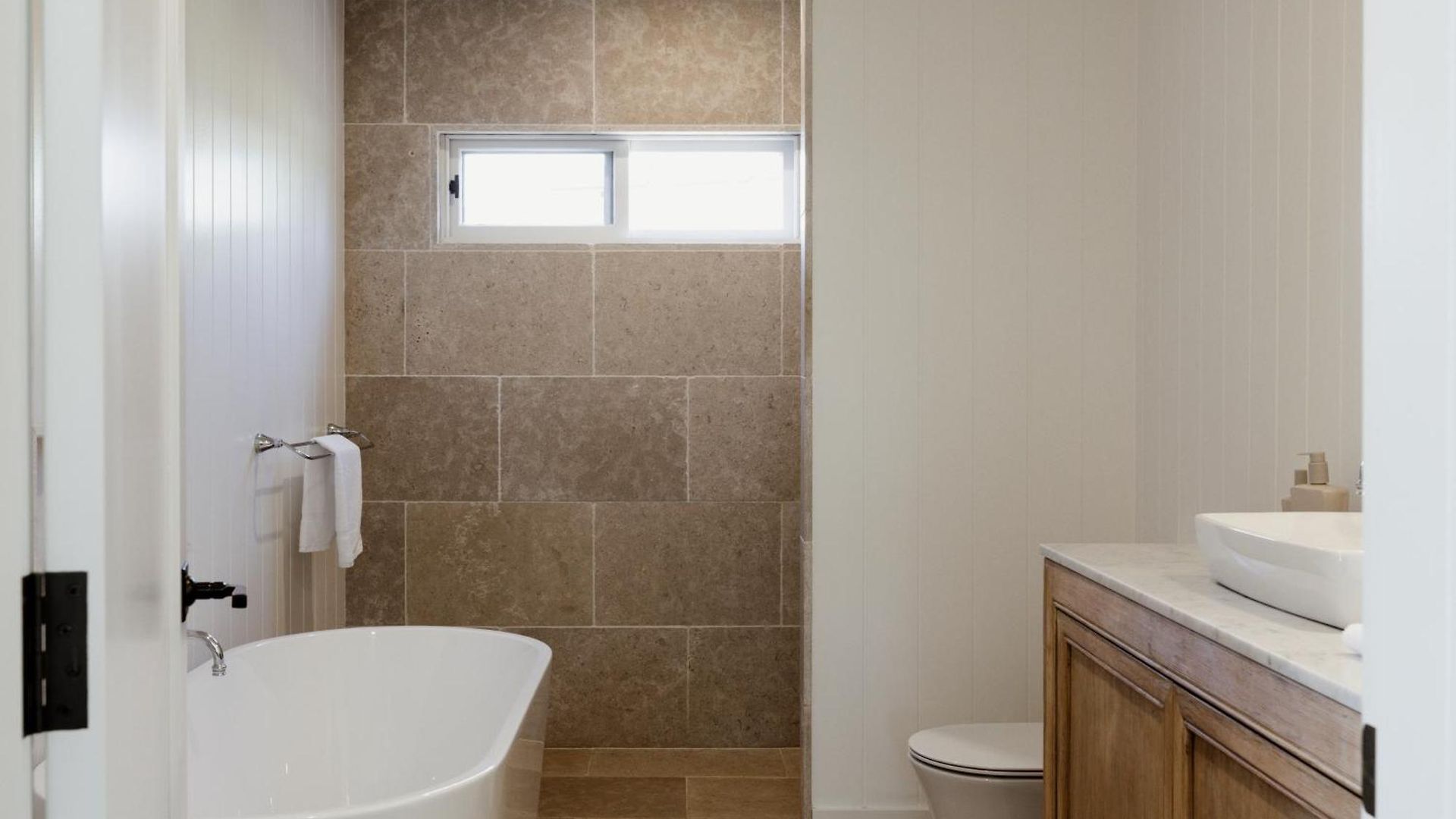 Airdrie - Storybook Country Charm Holiday home