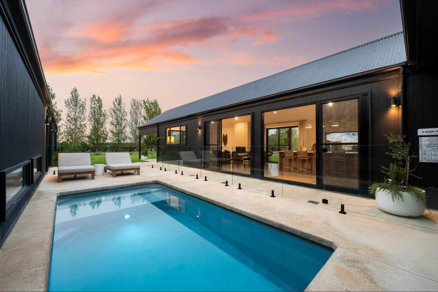 Jarli Barn - Refined Wine Country Retreat With Pool Holiday home