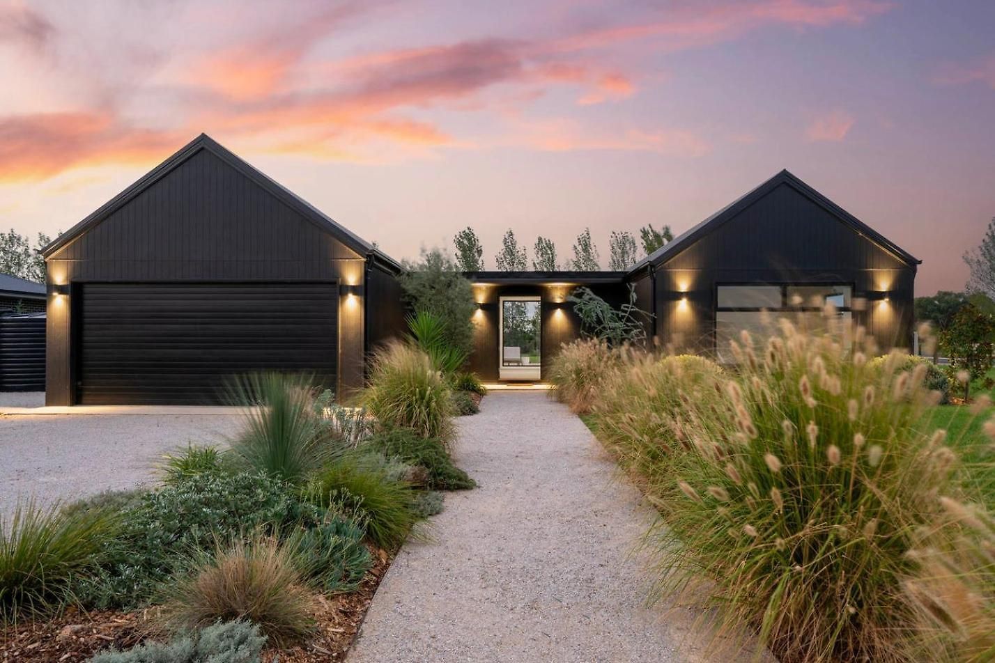 Jarli Barn - Refined Wine Country Retreat With Pool Holiday home Mudgee