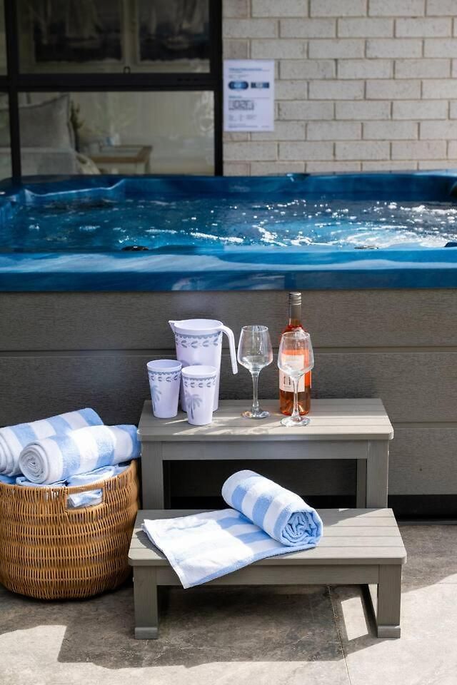The Farm - Refined Country Retreat Near Town Centre Holiday home