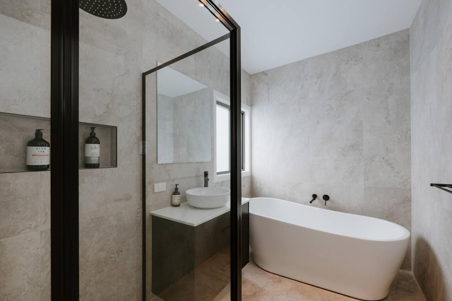 The Farm - Refined Country Retreat Near Town Centre