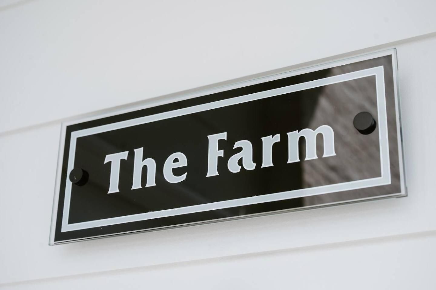 The Farm - Refined Country Retreat Near Town Centre