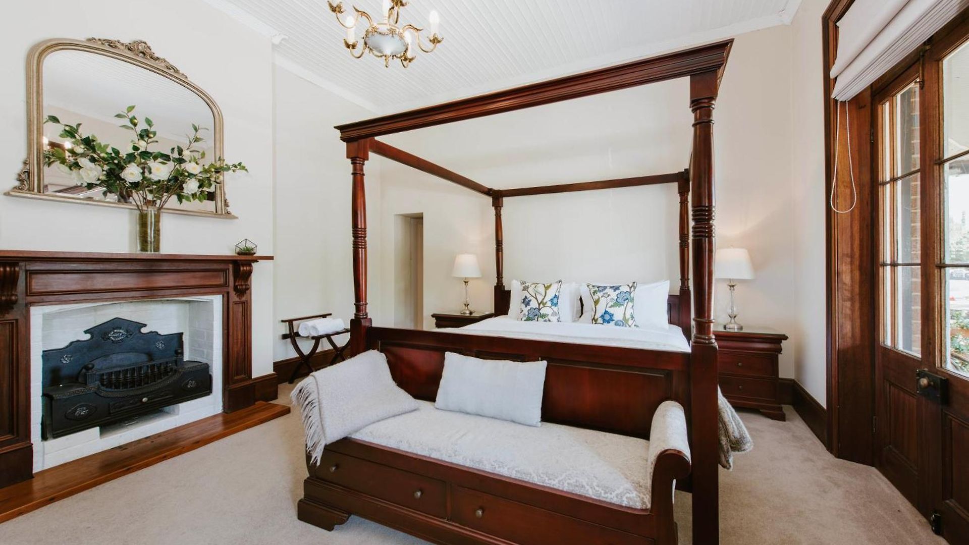 Cawarra On The Park - Historic Grandeur