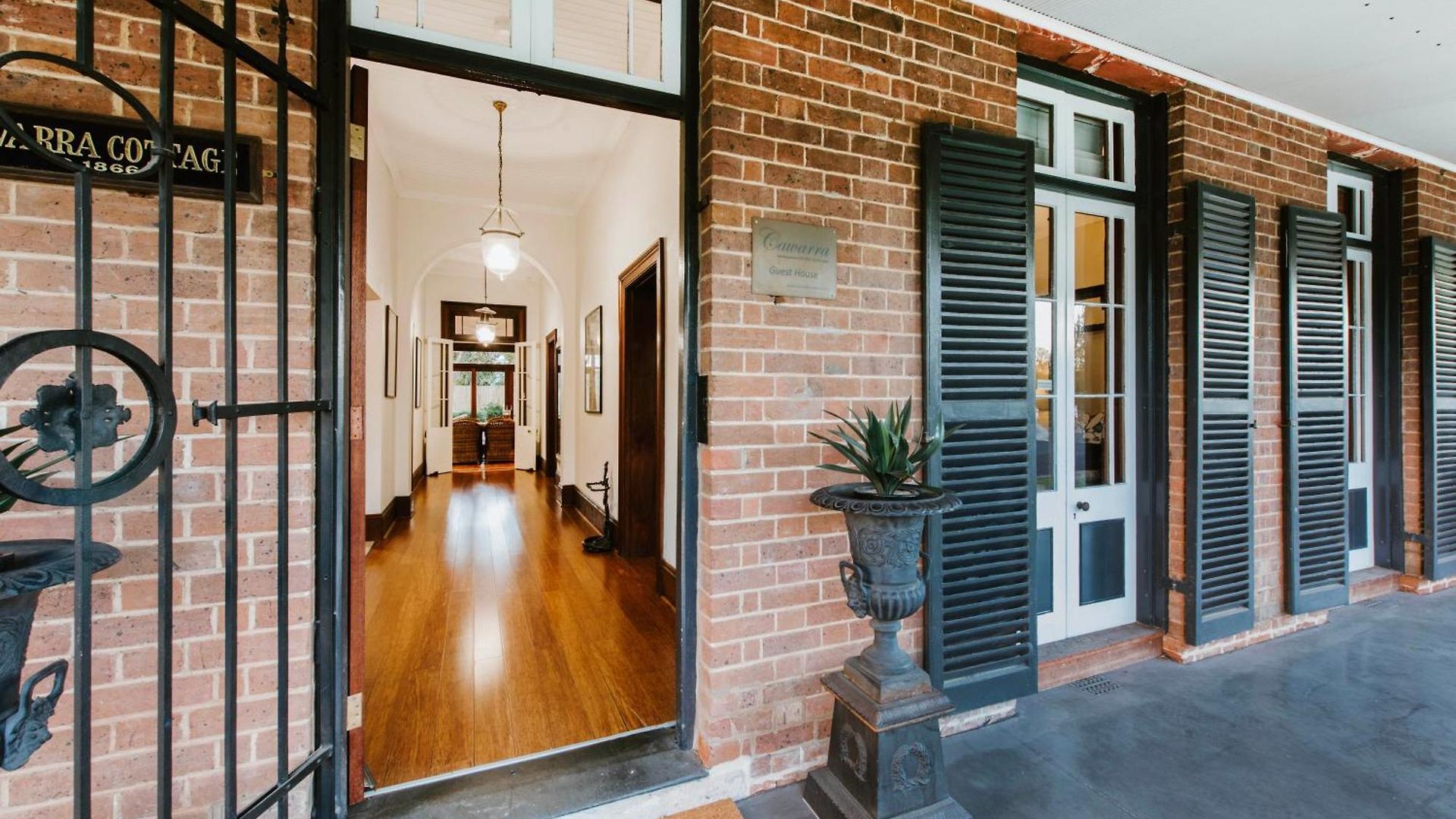 Cawarra On The Park - Historic Grandeur
