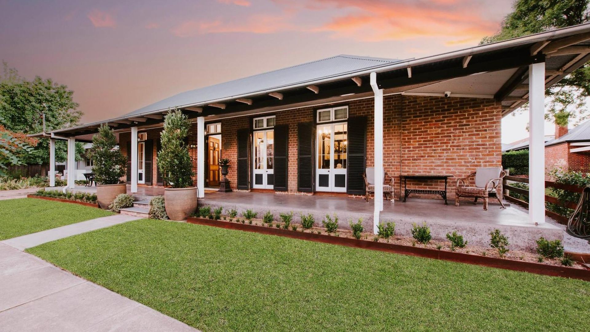 Cawarra On The Park - Historic Grandeur *