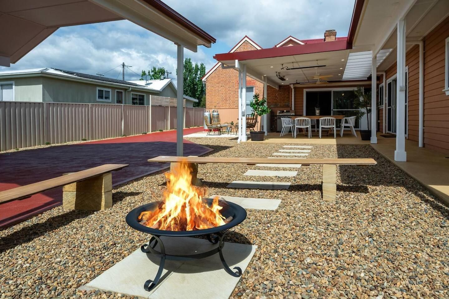 Holiday home Bathurst - Historic Modern Retreat With Alfresco Mudgee