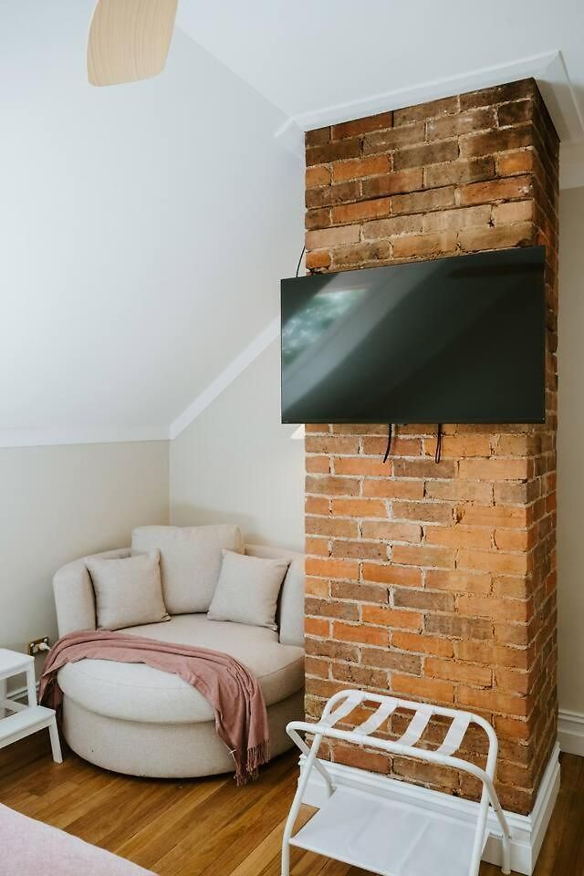 Holiday home Bathurst - Historic Modern Retreat With Alfresco Mudgee