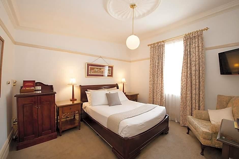 Cobb & Co Court Boutique Hotel Mudgee