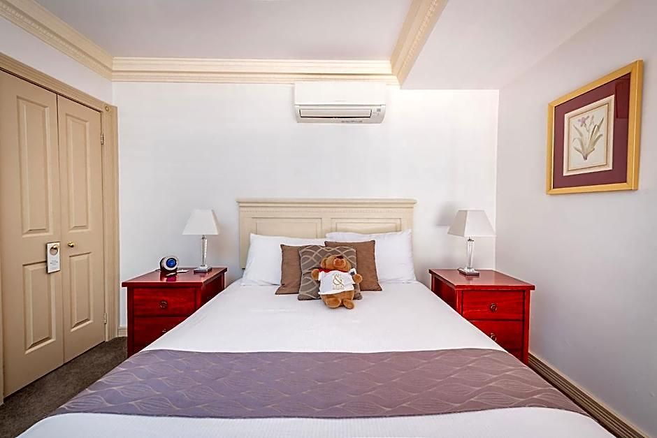 Cobb & Co Court Boutique Hotel
