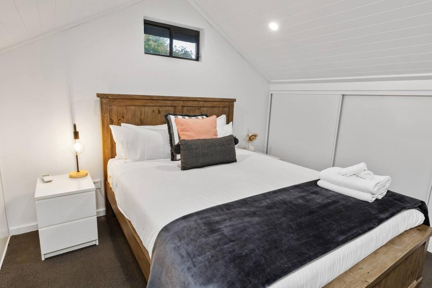 Holiday home Luxe Loft - Contemporary Comfort By Mudgee's Cbd *