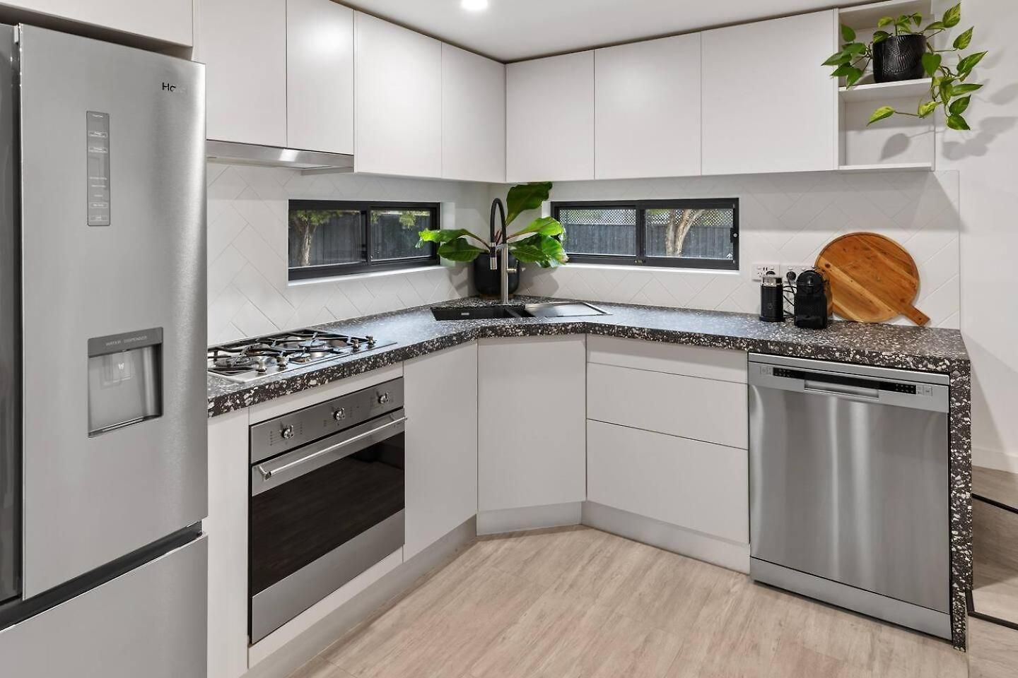 Luxe Loft - Contemporary Comfort By Mudgee's Cbd Holiday home