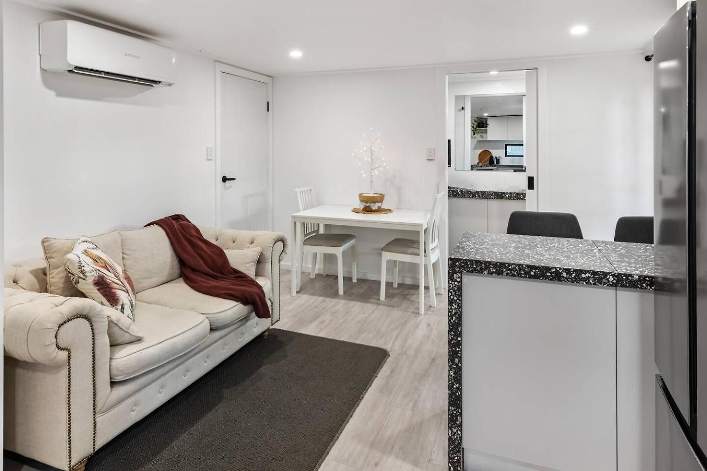 Luxe Loft - Contemporary Comfort By Mudgee's Cbd